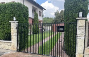 Двукрили метални врати – здравина, стил и автоматизация Двукрили метални врати – здравина, стил и автоматизация